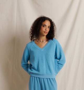 Zuri V Neck Sweatshirt in Milky Blue